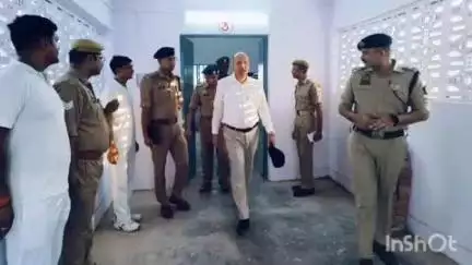 बांदा: अपर पुलिस महानिदेशक प्रशिक्षण ज्योति नारायण ने SP बांदा पलाश बंसल के साथ पुलिस लाइन बांदा का किया निरीक्षण