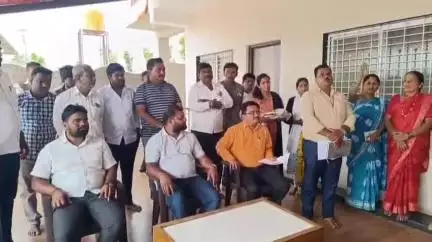 ರಾಯಬಾಗ: ರಾಯಬಾಗ ಪಟ್ಟಣದಲ್ಲಿ ಸಂಜೀವಿನಿ ಮಹಿಳಾ ಸ್ವ ಸಹಾಯ ಸಂಘಗಳಿಗೆ ಸಾಲದ ಚೆಕ್ ಗಳ ವಿತರಣೆ ಮಾಡಿದ ಶಾಸಕ ಮಹೇಂದ್ರ ತಮ್ಮನ್ನವರ