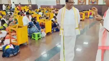 యాదగిరిగుట్ట: యాదగిరిగుట్టలోని వ్రత మండపంలో తనిఖీలు నిర్వహించిన ఆలయ ఈఓ వెంకట్రావు