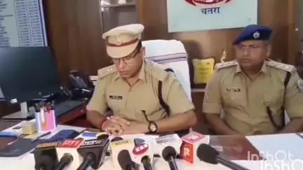 चतरा: कुमार टोला में पुलिस ने ब्राउन शुगर और ₹23 लाख से अधिक नगदी के साथ एक महिला तस्कर को किया गिरफ्तार, SP ने दी जानकारी