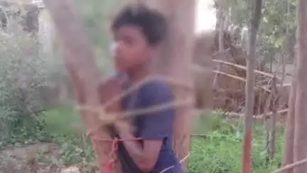 पत्थलगांव: लाखझार में एक ग्रामीण ने नाबालिग को बांधकर की पिटाई, फोटो सोशल मीडिया पर हुआ वायरल