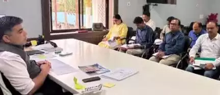 दंतेवाड़ा: कलेक्टर ने नगरीय प्रशासन विभाग के कार्यों की समीक्षा के लिए की बैठक