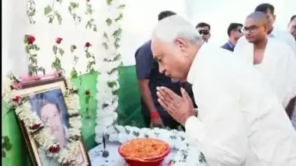 हरनौत: मुख्यमंत्री नीतीश कुमार हरनौत बाजार पहुंचे, श्राद्ध क्रम में हुए शामिल