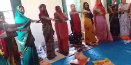 डंडई: डंडई में महिलाओं ने मादक पदार्थों के खिलाफ उठाई आवाज, नशा मुक्त समाज बनाने की शपथ ली