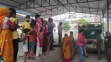 भरथना: भरथना कस्बे की नई सब्जी मंडी में अज्ञात कबाड़ी युवक का शव पड़ा मिला, पुलिस ने शव मोर्चरी भेजा