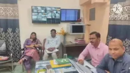 खरगौन: खरगोन एसडीएम कार्यालय में एसडीएम और उपसंचालक कृषि एसएस राजपूत ने मूंग व्यापारियों की बैठक ली