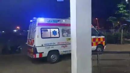 आमला: पंचवटी मार्ग पर चलती बाइक के सामने कुत्ता आने से पति-पत्नी घायल, लोगों ने अस्पताल पहुंचाया