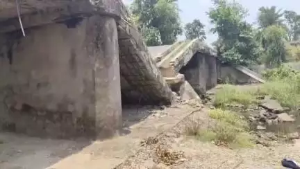 মানবাজার ১: গত বর্ষায় ভেঙে পড়া কদমা সেতু নির্মাণ না হওয়ায় সমস্যায় সাধারণ মানুষ #jansamasya