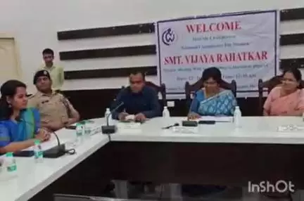 हरिद्वार: राष्ट्रीय महिला आयोग की अध्यक्षा विजया रहाटकर ने रौशनाबाद जिला कलेक्ट्रेट में अधिकारियों और महिलाओं के साथ की बैठक