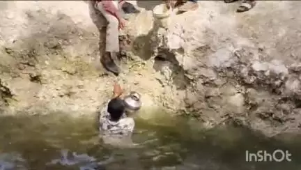बदरवास: बारईखेड़ा चौकवारी में क्षेत्र में गहराया जल संकट भीषण गर्मी में 2 किलोमीटर दूर गड्ढे से पानी ला रहे ग्रामीणजन #jansamas