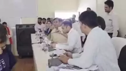 लक्ष्मणगढ़: पंचायत समिति सभागार में उपखंड स्तरीय जनसुनवाई कार्यक्रम का आयोजन, पीसीसी के गोविंद डोटासरा रहे मौजूद