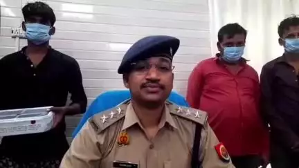 बाह: बाह पुलिस ने चार पशु चोरों को दबोचा, अवैध हथियार और कार की बरामदगी की