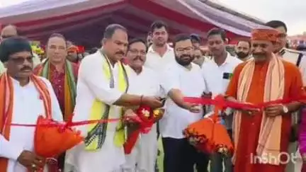 ନବରଙ୍ଗପୁର ପୋଲିସ ଷ୍ଟେସନ: ମଣ୍ଡେଇ ପଡିଆ ରେ ବିକାଶ ବାହାନ ର ଶୁଭାରମ୍ଭ, ଯୋଗଦେଲେ ବିଧାୟକ ଜିଲ୍ଲାପାଳଙ୍କ ସହ ବହୁ ମାନ୍ୟ ଗଣ୍ୟ ବ୍ୟକ୍ତି