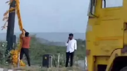 పులివెందుల: పులివెందులలో టిడిపి తోరణాలను తొలగించిన గుర్తుతెలియని వ్యక్తులు
