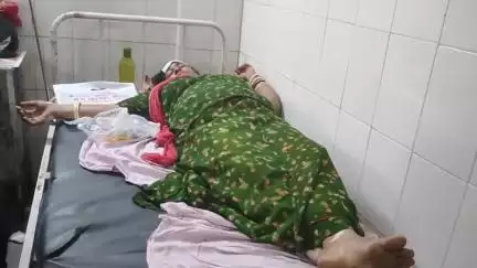 झालरापाटन: झालावाड़ शहर के राड़ी के बालाजी रोड़ क्षेत्र में पड़ोसी ने फावड़े से महिला को किया घायल, महिला को जिला अस्पताल में भर्ती