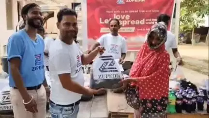 बीकापुर: जूपीडिया कंपनी ने करनपुर और भिटौरा गांव में लोगों को रोजगार मुहैया कराने के साथ राशन, कपड़ा, स्टेशनरी बांटी
