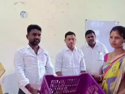 पोटका: पोटका में विधायक संजीव सरदार ने मुख्यमंत्री पशुधन विकास योजना के तहत बत्तख वितरण योजना का शुभारंभ किया