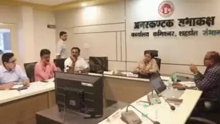 सोहागपुर: कमिश्नर कार्यालय के अमरकंटक सभागार में कमिश्नर की मौजूदगी में बैठक आयोजित हुई