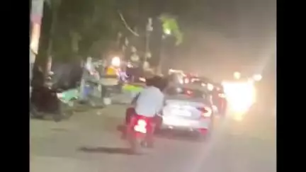 सहारनपुर: सहारनपुर में एक बाइक पर सवार तीन नशेड़ी युवकों ने मचाया उत्पात, सोशल मीडिया पर वीडियो हुआ वायरल