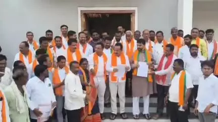 అసిఫాబాద్: గోలేటి ఓపెన్ కాస్ట్ లో భూములు కోల్పోతున్న రైతులకు ఎకరానికి రూ.60 లక్షల పరిహారం ఇవ్వాలని ఎంపీకి వినతిపత్రం:AITUC