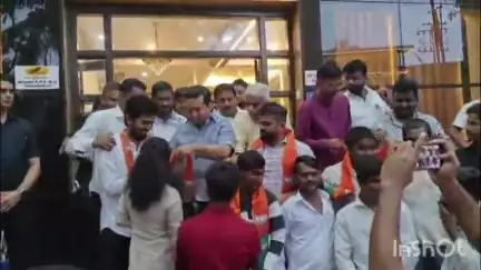 देवगड: देवगड युथ फोरमचे अध्यक्ष ॲड. सिद्धेश माणगांवकर यांच्यासह शेकडो युवकांचा भाजप मध्ये प्रवेश,