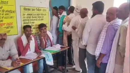 कोचस: सरेया पंचायत में शांतिपूर्ण मतदान संपन्न, एक व्यक्ति फर्जी मतदान के कारण मताधिकार से वंचित रहा