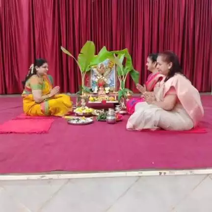 ಬೆಳಗಾವಿ: ನಗರದ ಅನಗೋಳ ಸಂತ ಮೀರಾ ಶಾಲೆಯಲ್ಲಿ ಮಕ್ಕಳಿಗೆ ಶಾಸ್ತ್ರೋಕ್ತ ಅಕ್ಷರಾಭ್ಯಾಸ ಆರಂಭ