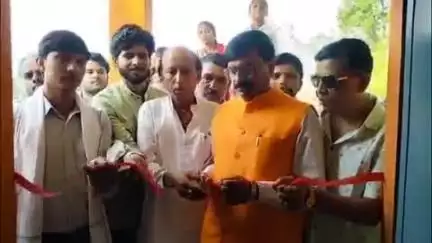 जबेरा: ग्राम सगरा में राज्यमंत्री धर्मेंद्र सिंह लोधी ने नवनिर्मित आंगनबाड़ी केंद्र का लोकार्पण किया