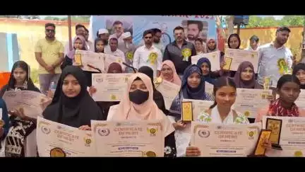 इटकी: इटकी प्रखंड में मैट्रिक-इंटर टॉपर प्रतिभा सम्मान समारोह में सम्मानित