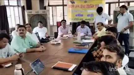 बाड़ी: बाड़ी के पंचायत समिति के वीसी रूम में उपखंड स्तरीय मासिक जनसुनवाई बैठक का आयोजन किया गया