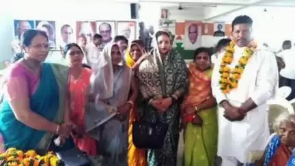 रामपुर नैकिन: कांग्रेस कार्यालय सीधी में आदिवासी कांग्रेस के ज़िला अध्यक्ष मनोज कोल को नियुक्ति पर बधाई