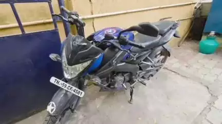 சாத்தூர்: முன்சிப் கோர்ட் தெருவில் பைக் திருட்டியில் ஈடுபட்ட ஒரு சிறுவன் உட்பட இரண்டு இளைஞர்கள் கைது