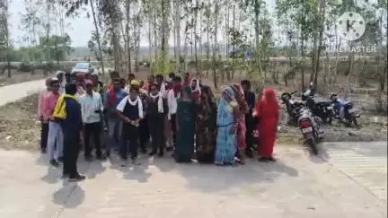 शाहनगर: कचोरी क्षेत्र में अवैध चमड़ा भंडारण से ग्रामीणों में आक्रोश, एसडीएम को सौंपा ज्ञापन