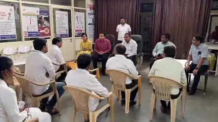 નડિયાદ: જિલ્લા કલેકટરશ્રી અમિત પ્રકાશ યાદવની અધ્યક્ષતામાં કાજીપુરા ગામે રાત્રી સભા યોજાઈ.