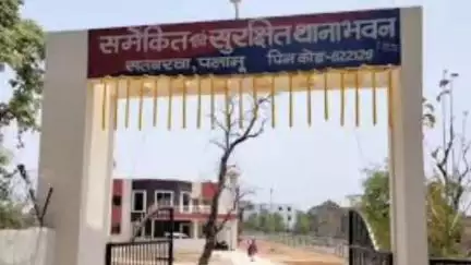 सतबरवा: सतबरवा पुलिस ने बकोरिया से अवैध बालू लदे दो ट्रैक्टर जब्त किए