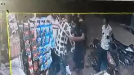 महाराजपुर: नजरबाग मोहल्ले में किराना दुकानदार और उसके परिवार के साथ मारपीट, सीसीटीवी वीडियो आया सामने
