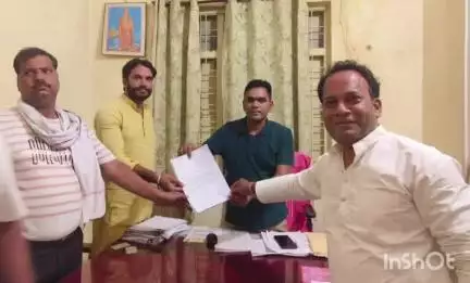 कोलारस: बदरवास में अतिक्रमण मुहिम में भेदभाव का आरोप, लोगों ने कोलारस एसडीएम को ज्ञापन सौंपा