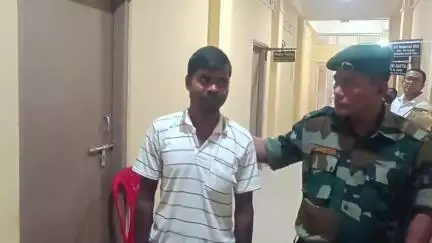 কৈলাশহর: ভুয়া নথি নিয়ে আধার কার্ড আপডেট করতে এসে কৈলাসহর SDM অফিসে ফেঁসে গেলেন এক ব্যক্তি