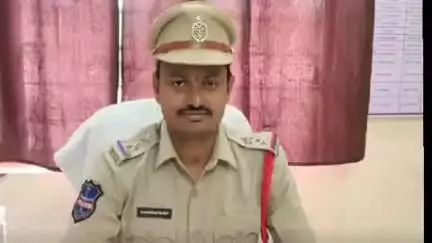 మహబూబాబాద్: గూడూరు: బహిరంగంగా మద్యం తాగితే కఠిన చర్యలు తీసుకుంటామని హెచ్చరించిన ఎస్సై గిరిదర్..