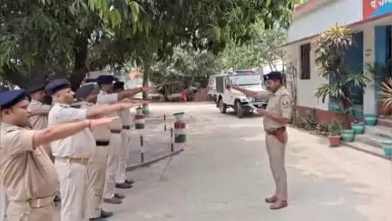 जोगापट्टी: नवलपुर थाना परिसर में विश्व बाल श्रम दिवस पर थानाध्यक्ष ने पुलिस जवानों को शपथ दिलाई