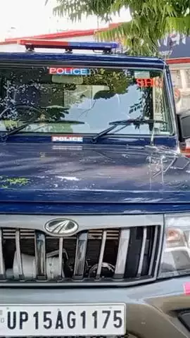 मवाना: मवाना के मोहल्ले में बाथरूम के अंदर स्नान कर रही युवती की अश्लील वीडियो बनाने पर परिजनों ने थाने पर किया हंगामा