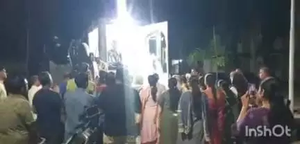 દાહોદ: અમદાવાદનીઘટના બાદ  જૈન સમાજ દ્વારા ગિરનાર પદયાત્રા મુલતવી રાખવામાં આવી. સીમંધર સ્વામી મંદિર ખાતે ભગવાનના દર્શન કર્યા