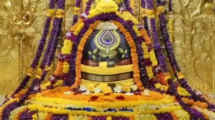 પ્રથમ જ્યોતિર્લિંગ સોમનાથ મહાદેવને આજરોજ જેઠ વદ એકમના દિવસે સાયં આરતી સમયે વિશેષ શૃંગાર કરવામાં આવ્યો
