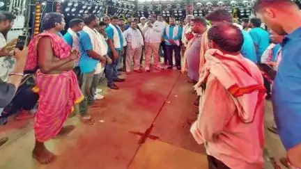 ଦିଗପହଣ୍ଡି: କୁକୁଡାଖଣ୍ଡି ଲାଜିଂଅ। ଗାଁରେ ସାଂସ୍କୃତିକ କାର୍ଯ୍ୟକ୍ରମ ଅନୁଷ୍ଠିତ । ଯୋଗଦେଲେ କଂଗ୍ରେସ ନେତା ସାକା ସୁଜିତ ।