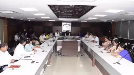 ગોધરા: પંચમહાલ જિલ્લા સેવાસદન કચેરી ખાતે વિશ્વ યોગ દિવસની ઉજવણીને લઈને આયોજન બેઠક યોજવામાં આવી હતી.
