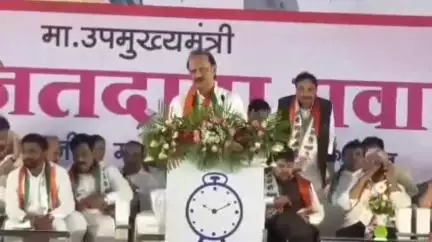 अकोला: राष्ट्रवादी कार्यकर्ता मेळाव्यात अजित पवारांच्या भाषणादरम्यान वादळ वारा सुटल्यानंतर भाषण केलं बंद..