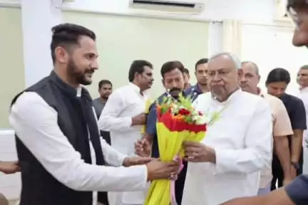 आरा: मुख्यमंत्री नीतीश कुमार से मिले जेडीयू नेता प्रिंस बजरंग, आरा से जुड़े कई विकास कार्यों की मांग की
