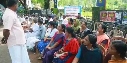 കുന്നത്തൂർ: ആശമാരുടെ രാപ്പകൽ സമര യാത്രക്ക് ശാസ്താംകോട്ടയിൽ സ്വീകരണം നൽകി
