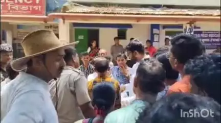 খাতড়া: অসুস্থ রোগীদের খাতড়া মহকুমা হাসপাতাল থেকে ছুটি দেওয়ার অভিযোগে বিক্ষোভ, প্রয়োজনীয় পদক্ষেপ আস্বাস সুপারের #jansamasya