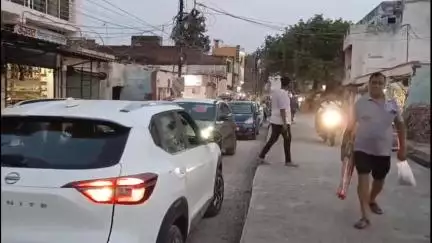 नागौद: गौशाला चौक के पास चार पहिया वाहन की टक्कर से दो पहिया वाहन सवार नाली में गिरा, हुआ घायल